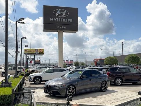 Used 2023 Alfa Romeo Giulia Veloce image 10