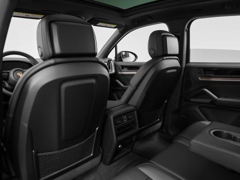 Certified 2025 Porsche Cayenne image 41