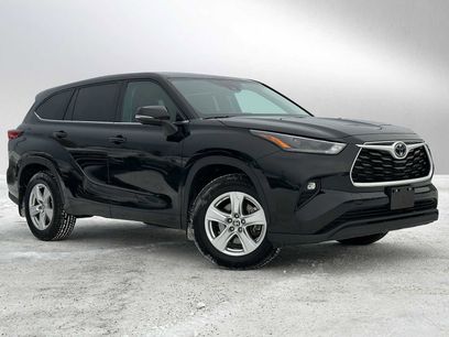 Used 2023 Toyota Highlander LE