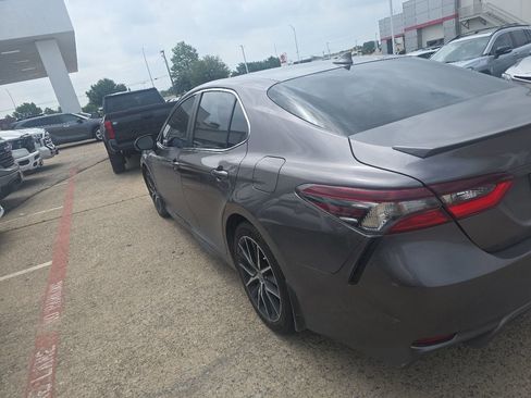 Used 2024 Toyota Camry SE FWD image 5