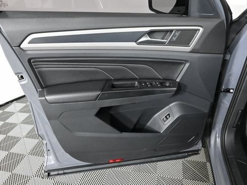 Used 2020 Volkswagen Atlas Cross Sport SEL R-Line image 21