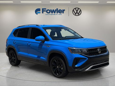Used 2022 Volkswagen Taos SE FWD image 1