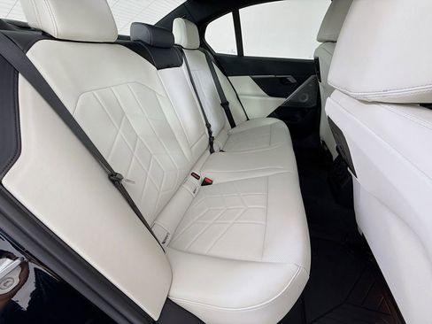 Used 2025 BMW i5 M60 w/ Premium Package AWD/4WD image 28
