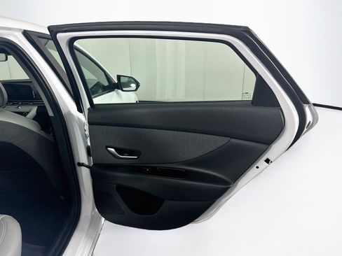 Used 2025 Hyundai Elantra Limited FWD image 30