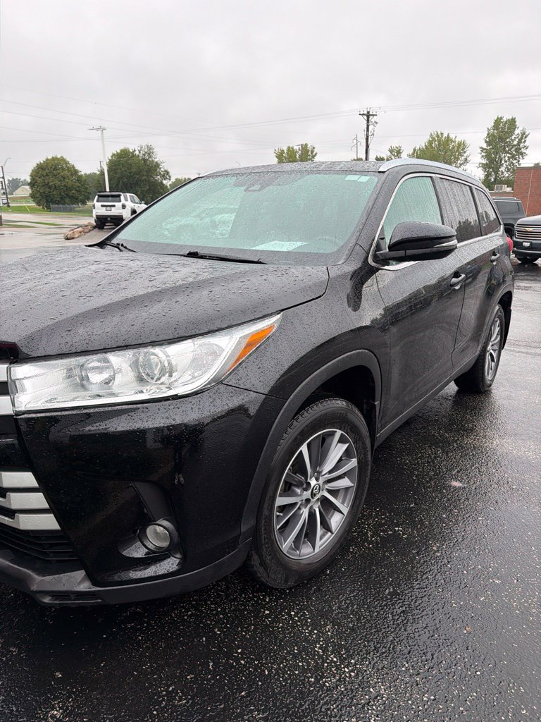 Used 2019 Toyota Highlander XLE AWD/4WD image 5
