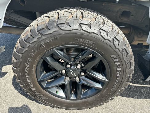 Used 2020 Chevrolet Silverado 1500 Custom Trail Boss w/ Custom Convenience Package AWD/4WD image 24