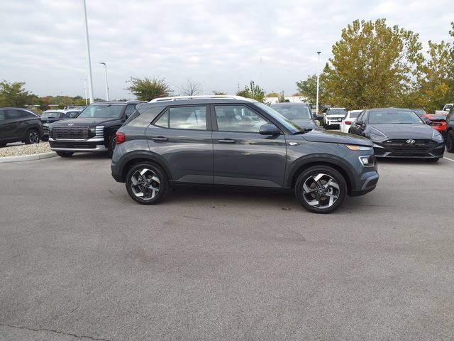 Used 2026 Hyundai Venue SEL FWD image 6