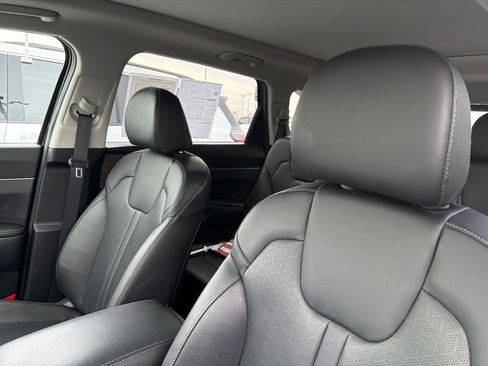 Used 2023 Kia Sorento S w/ Panoramic Sunroof Package image 10