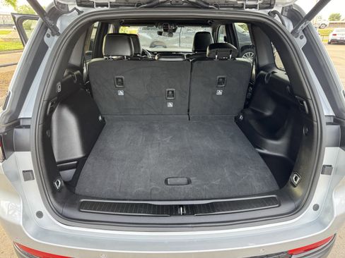 Used 2025 Jeep Grand Cherokee Altitude image 30