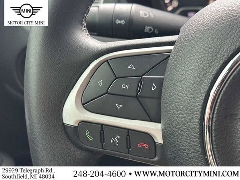 Used 2018 Jeep Renegade Latitude w/ Popular Equipment Group FWD image 25