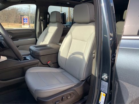 Used 2021 GMC Yukon XL SLT w/ SLT Premium Package image 13