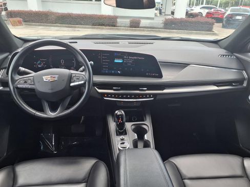 Used 2025 Cadillac XT4 Premium Luxury FWD image 3