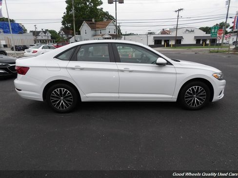 Used 2020 Volkswagen Jetta SE w/ SE Cold Weather Package FWD image 4