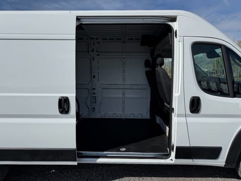 Used 2025 RAM ProMaster 2500 w/ Convenience Group image 24