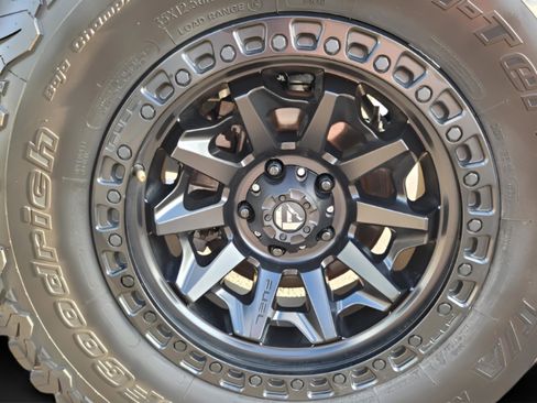 Used 2021 Jeep Gladiator Sport image 20