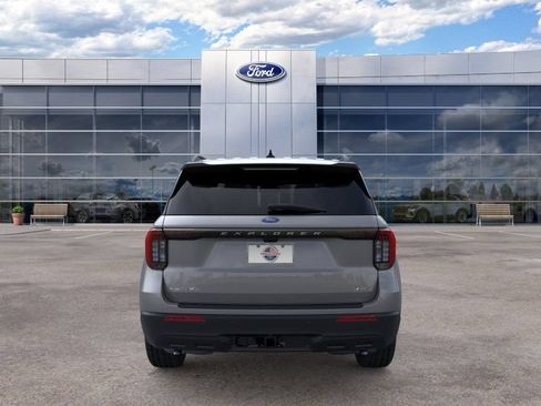 Used 2026 Ford Explorer Active AWD/4WD image 5