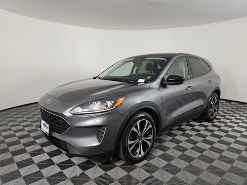 Used 2022 Ford Escape SE w/ SE Sport Appearance Package image 7