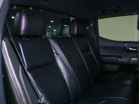 Used 2018 Toyota Tacoma TRD Sport w/ Technology Package image 30