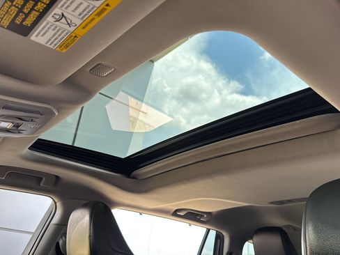 Used 2022 Toyota Highlander XLE image 15