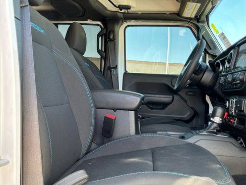 Used 2023 Jeep Wrangler Unlimited Rubicon 4xe AWD/4WD image 21