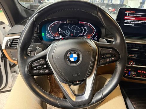 Used 2021 BMW 530i xDrive image 15
