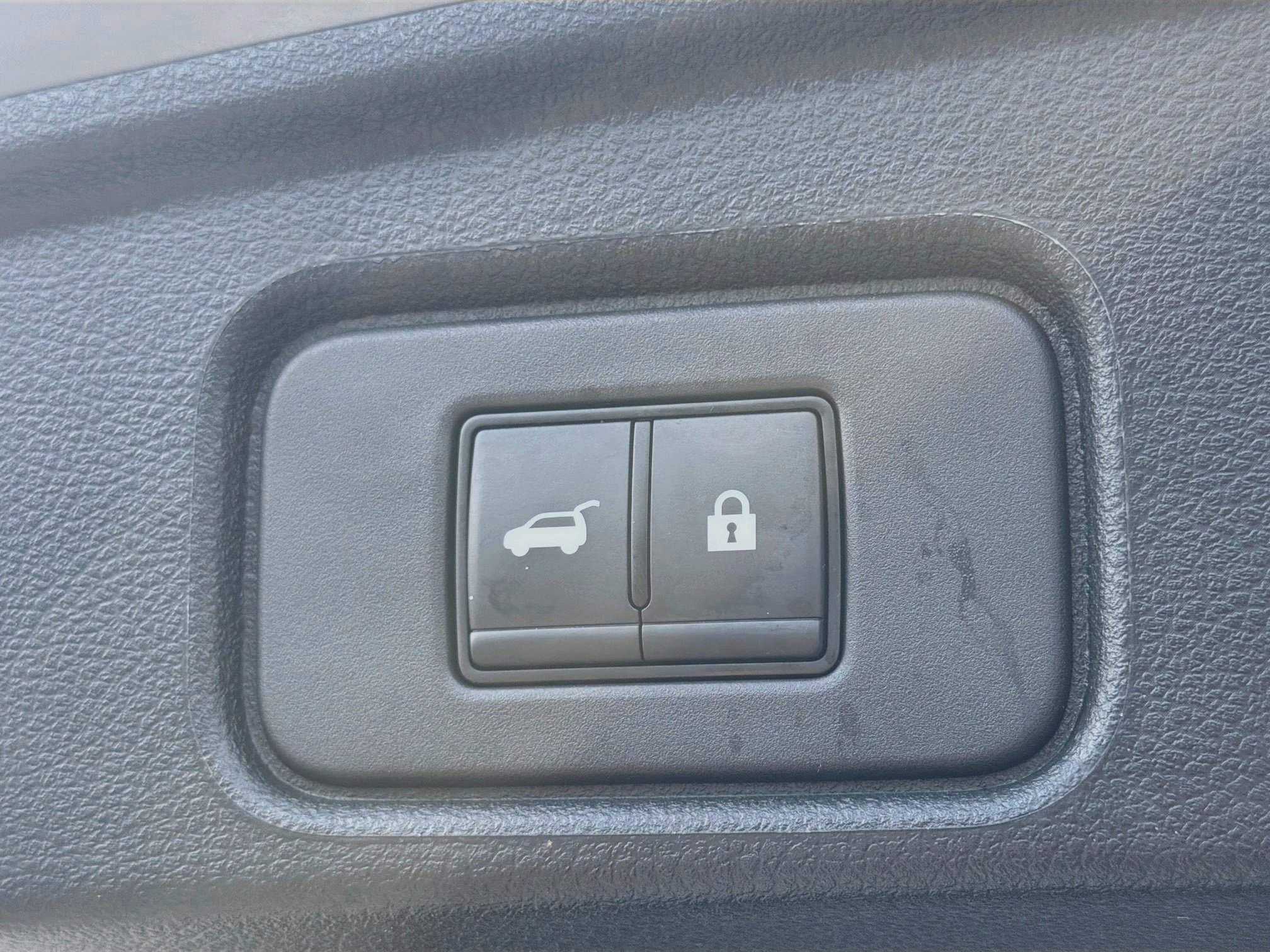 Used 2024 Nissan Pathfinder Platinum FWD image 13