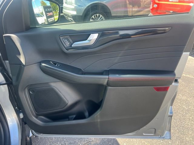 Used 2023 Ford Escape ST-Line w/ Tech Pack #1 AWD/4WD image 9