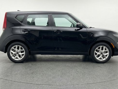 Used 2025 Kia Soul LX w/ LX Technology Package image 11