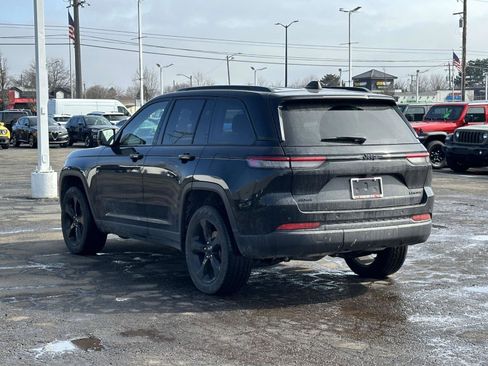 Used 2023 Jeep Grand Cherokee Limited w/ Black Appearance Package image 6