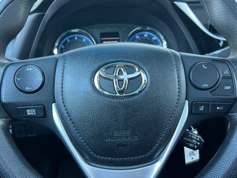 Used 2018 Toyota Corolla LE FWD image 32