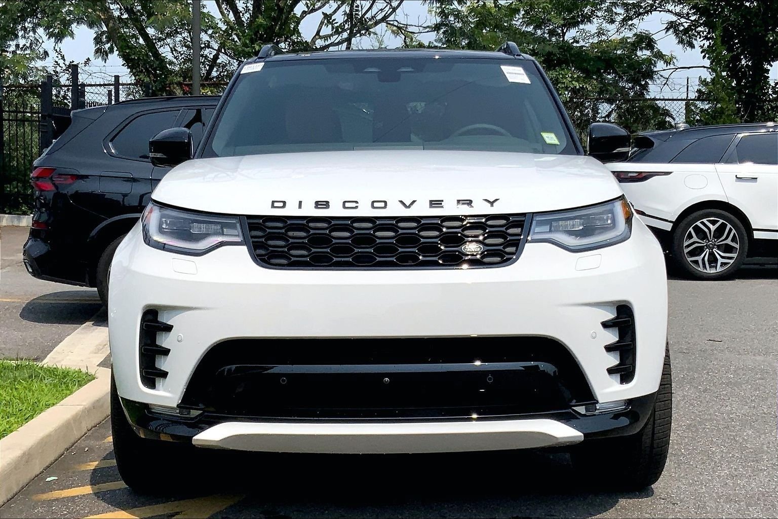 New 2026 Land Rover Discovery Dynamic SE AWD/4WD image 3
