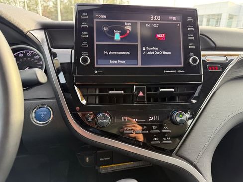 Used 2021 Toyota Camry XLE image 17