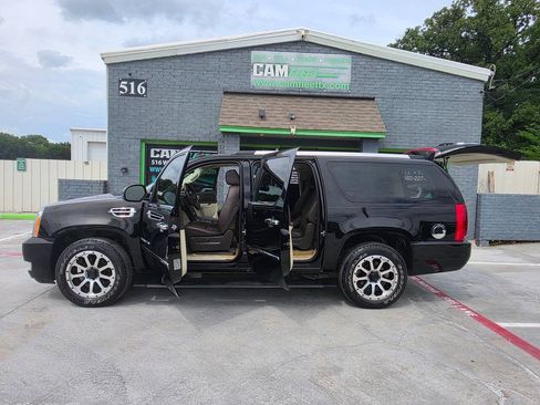 Used 2010 Cadillac Escalade ESV Platinum RWD image 28