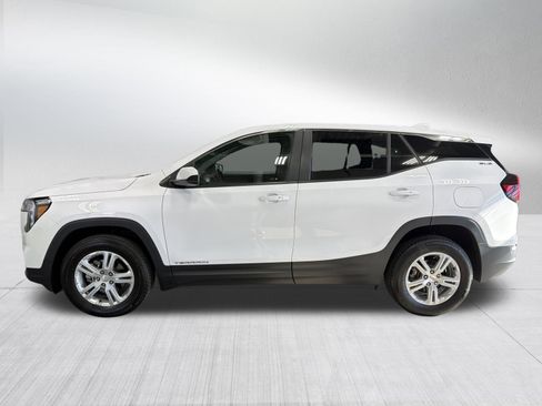 Used 2024 GMC Terrain SLE image 4