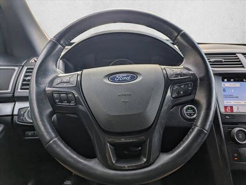 Used 2017 Ford Explorer XLT w/ Equipment Group 202A FWD image 11