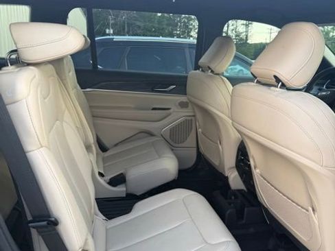 Used 2023 Jeep Grand Cherokee L Limited RWD image 8