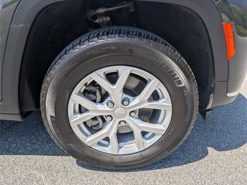 Used 2023 Jeep Grand Cherokee L Limited AWD/4WD image 9