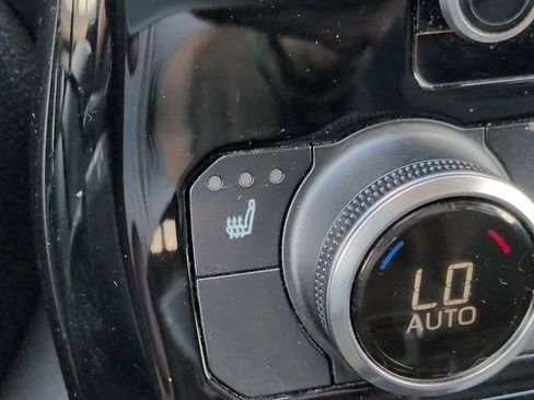 Used 2023 Toyota Highlander XLE FWD image 23