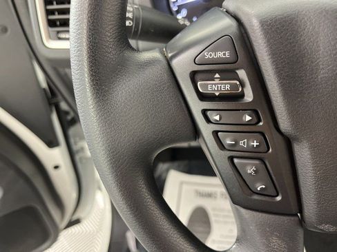 Used 2024 Nissan Frontier SV image 18