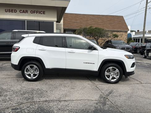 Used 2024 Jeep Compass Latitude AWD/4WD image 2