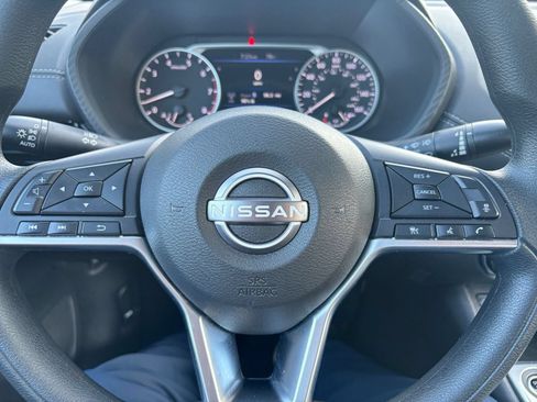 Used 2025 Nissan Sentra SV FWD image 27