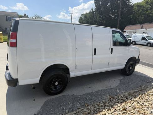 Used 2019 Chevrolet Express 2500 RWD image 6
