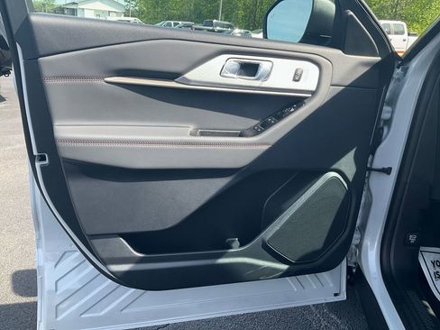 New 2026 Ford Explorer Active w/ Active Comfort Package RWD image 17