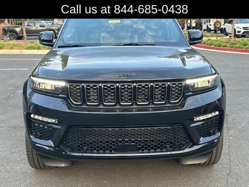 New 2025 Jeep Grand Cherokee Summit image 2