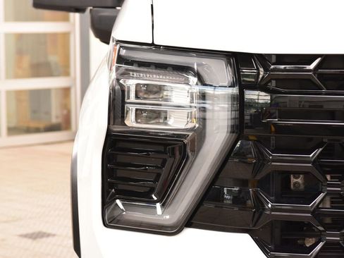 Used 2024 Chevrolet Silverado 2500 ZR2 w/ Technology Package AWD/4WD image 12