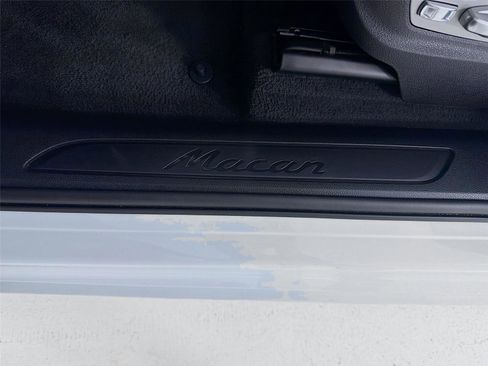 Used 2025 Porsche Macan AWD/4WD image 10