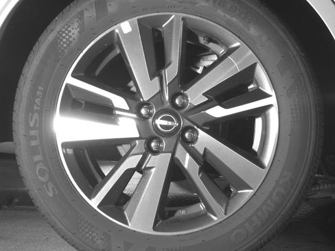Used 2025 Nissan Versa SV FWD image 15