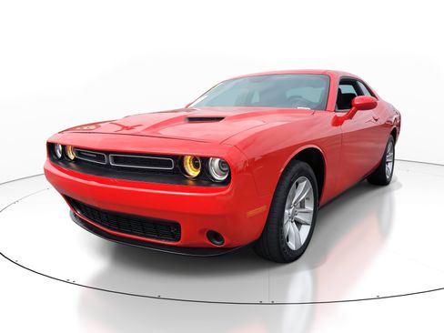 Used 2023 Dodge Challenger SXT image 3