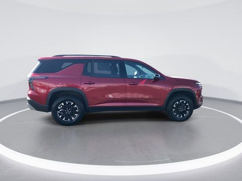 Used 2025 Chevrolet Traverse Z71 image 9