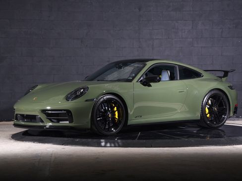 Used 2024 Porsche 911 Carrera GTS RWD image 2